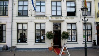 De schuilkerk in het Stedelijk Museum Vianen dateert van omstreeks 1650.
In de museumtuin zijn geregeld exposities van beelden en sculpturen te bewonderen.